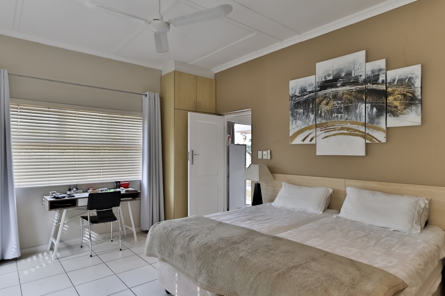 6 Bedroom Property for Sale in Roundhay Western Cape